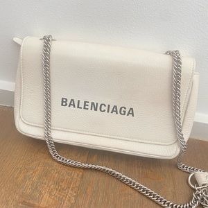 Balenciaga Pebbled Calfskin Everyday Chain Wallet Bag in White